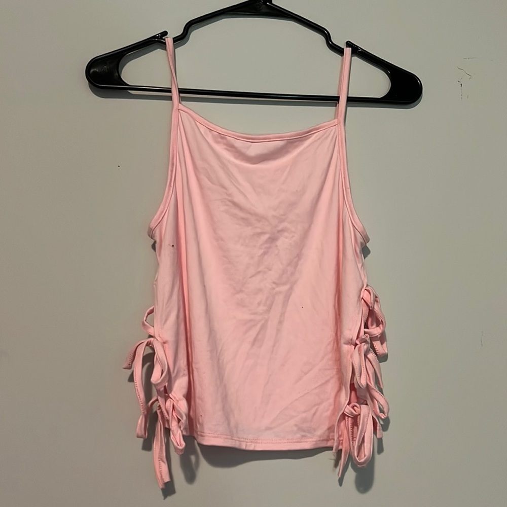 pink tank top